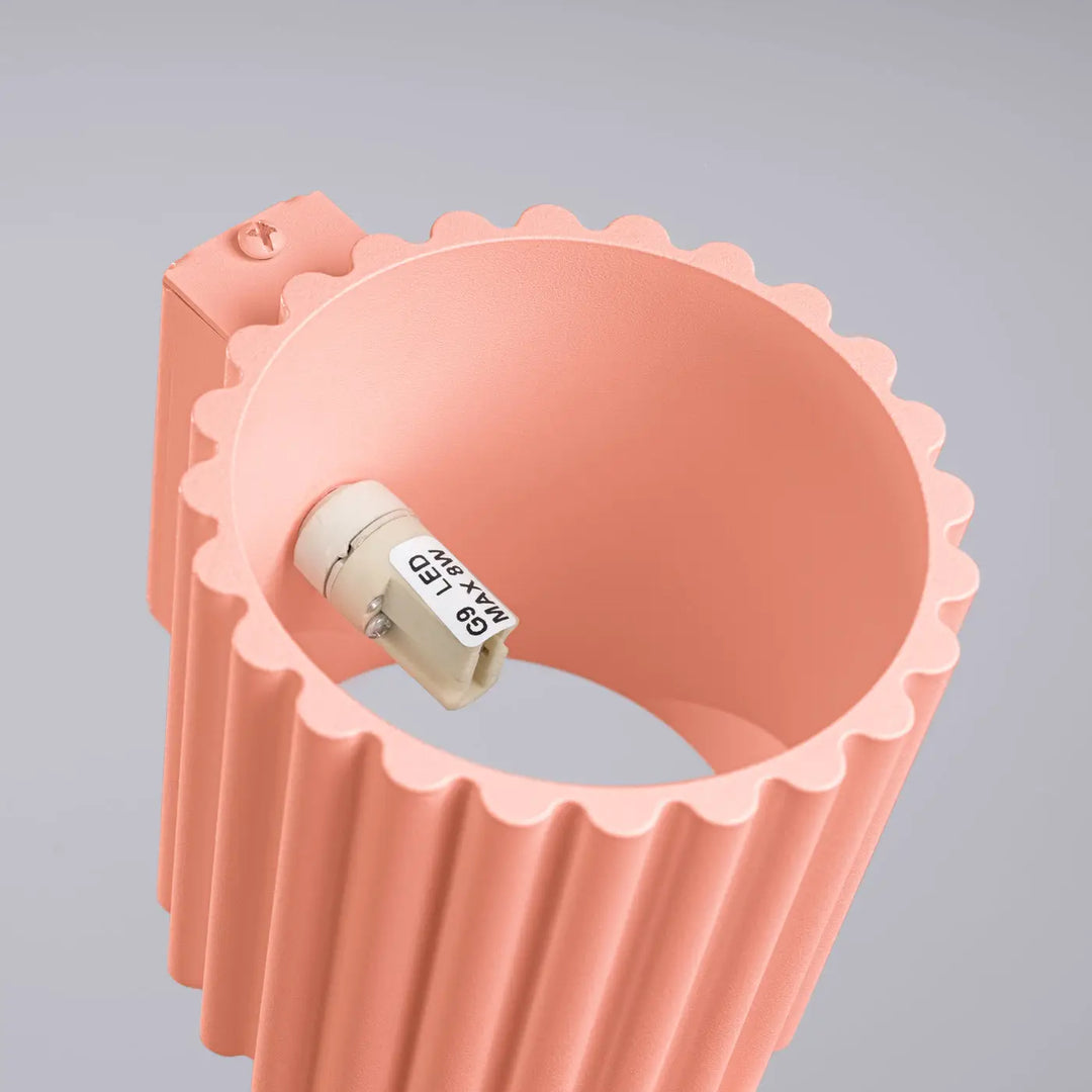 Applique murale aura peach en forme unique inspirée avec abat-jour pastel rose ondulé et led intégrée