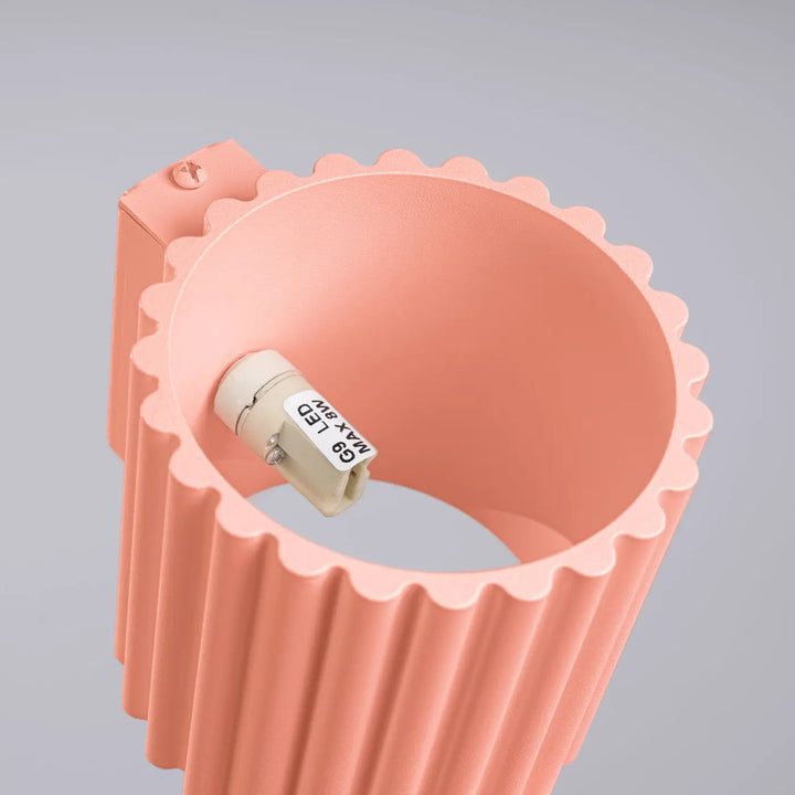 Applique murale aura peach en forme unique inspirée avec abat-jour pastel rose ondulé et led intégrée