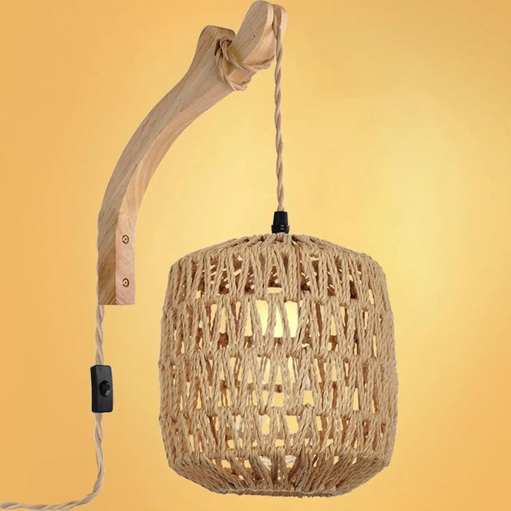 Applique murale nassa en suspension tressée avec bras en bois naturel courbé et interrupteur noir design élégant