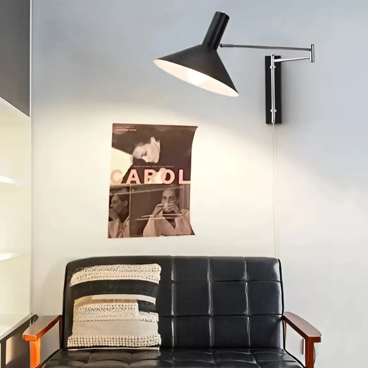 Applique murale design noire avec bras articulé élégant pour un éclairage mural moderne studio