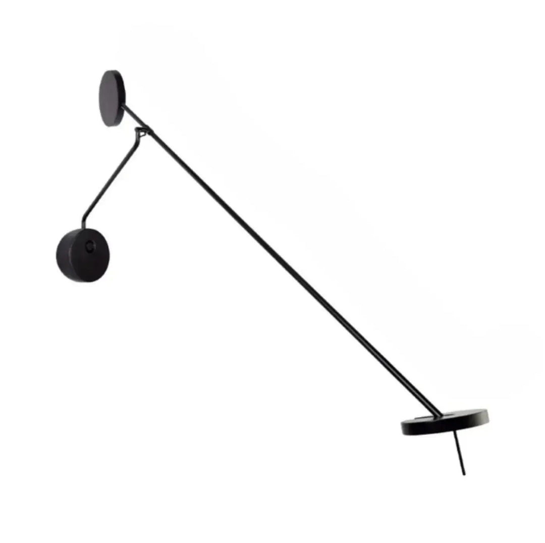 Applique murale noire minimaliste xalito avec bras long articulé et lumière directionnelle circulaire