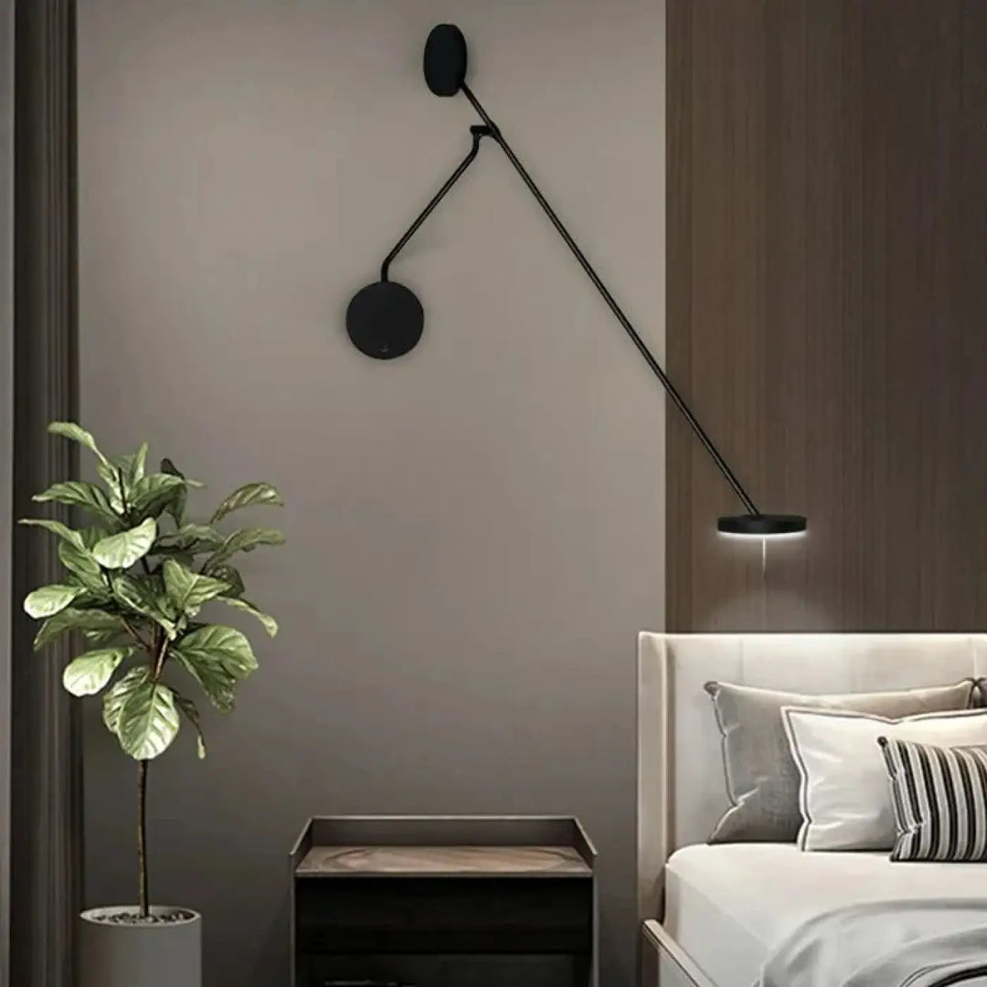 Applique murale xalto noire minimaliste avec bras long articulé et lumière directionnelle à têtes circulaires