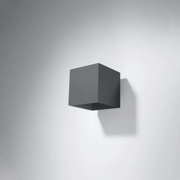 Applique murale quad 1 anthracite cube noir mat avec design minimaliste en bois naturel pour intérieur contemporain