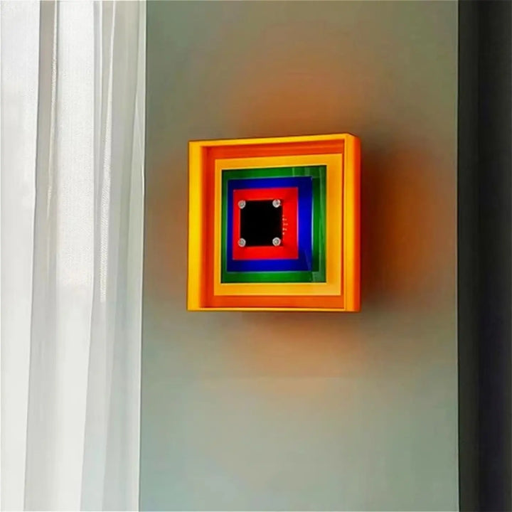 Applique murale vivao carrée avec cadres concentriques arc-en-ciel et panneau central noir pour un murale design raffinée