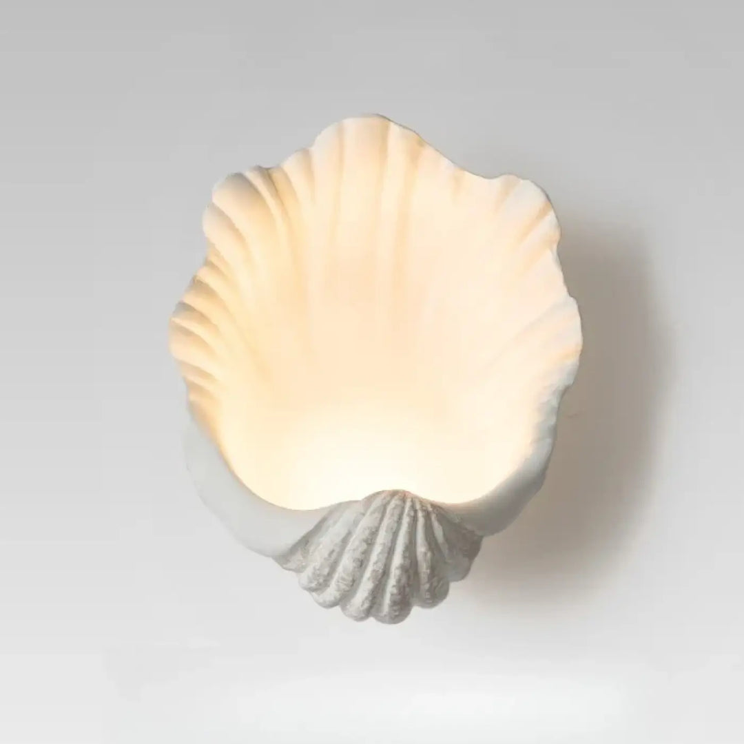 Applique murale akora en forme de coquille marine off-white avec finition lisse et détails en relief murale design