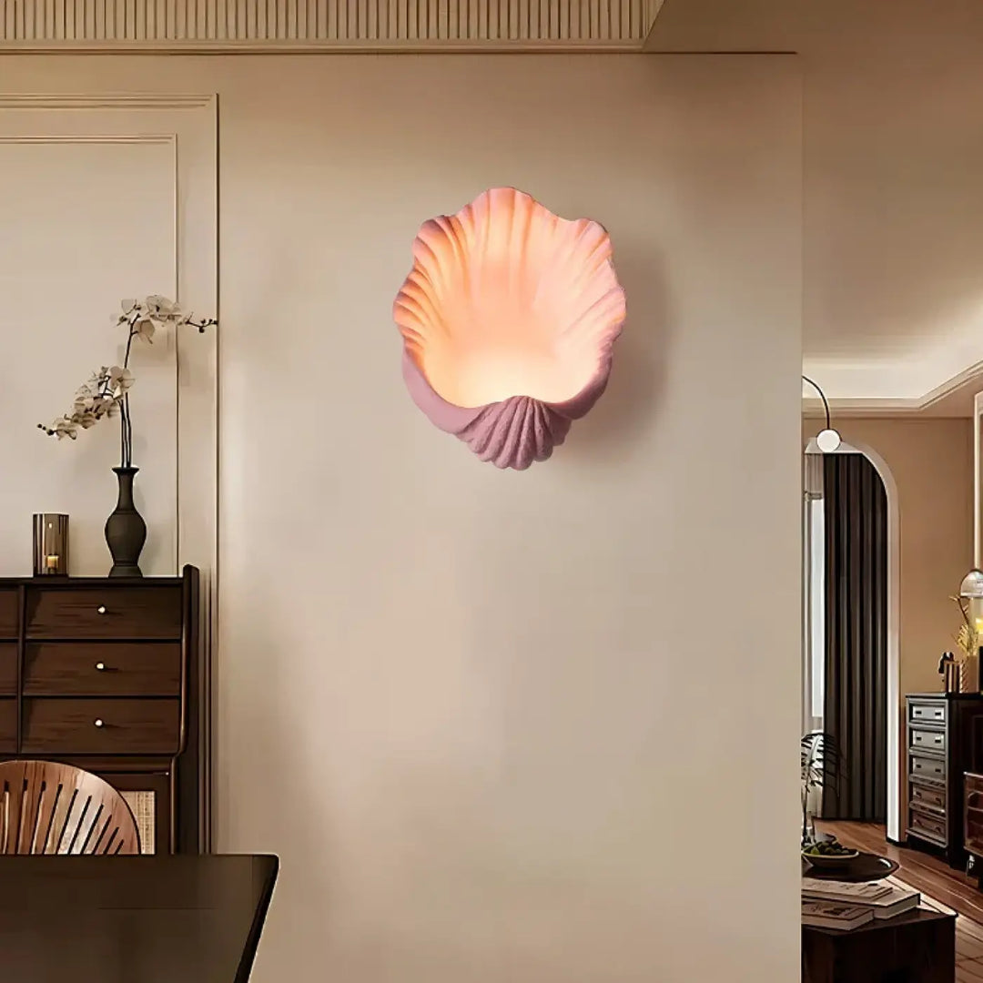 Applique murale akora en forme de coquille marine rose douce avec une lumière chaude pour un murale design élégant