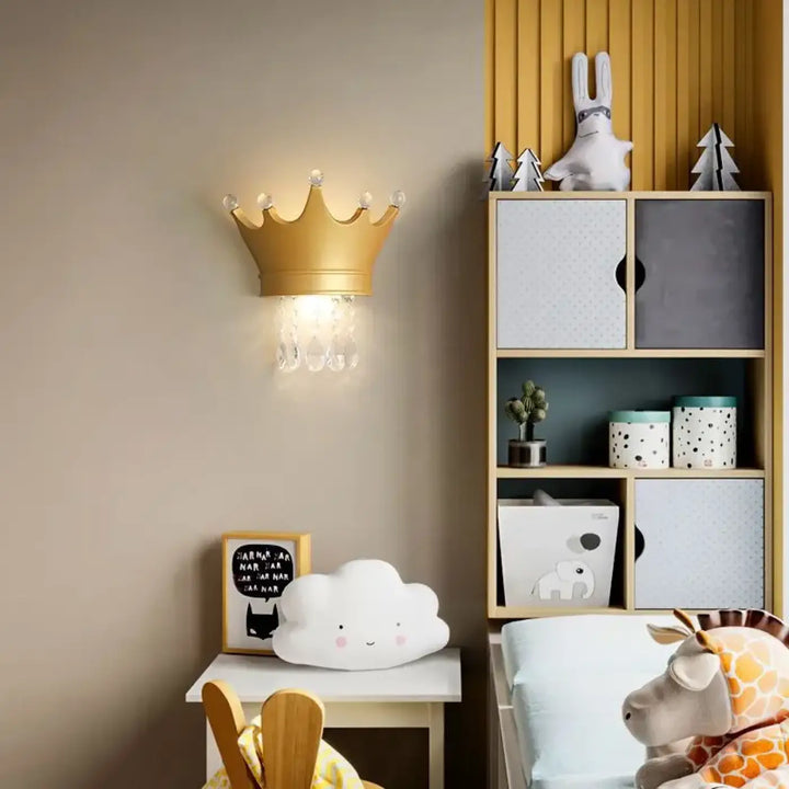 Applique murale design couronne avec pampilles pour chambre enfant