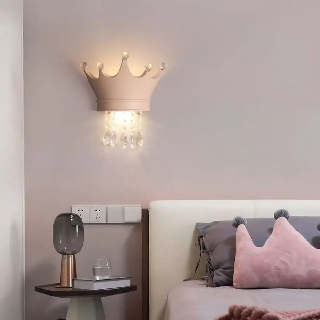 Applique murale design couronne avec pampilles pour chambre enfant