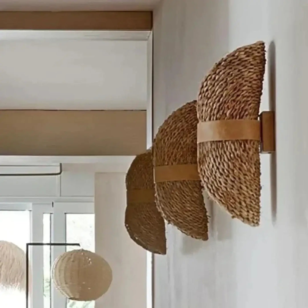 Applique murale design en fibre naturelle tressée beige
