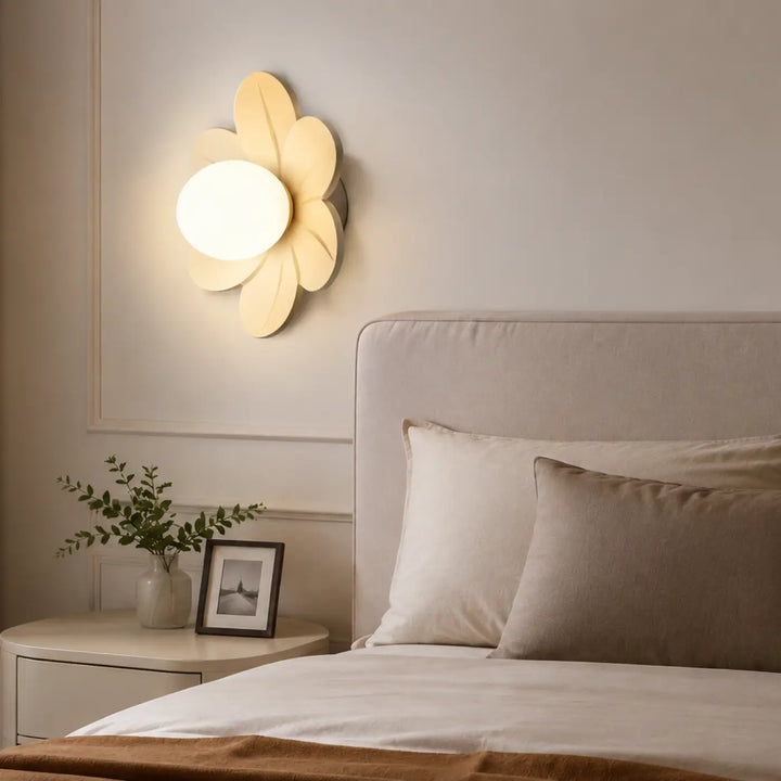 Applique murale antha en forme de fleur avec diffuseur sphérique lumineux doux et effet chaleureux