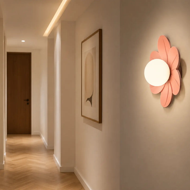 Applique murale antha en forme de fleur rose avec diffuseur sphérique lumineux blanc central