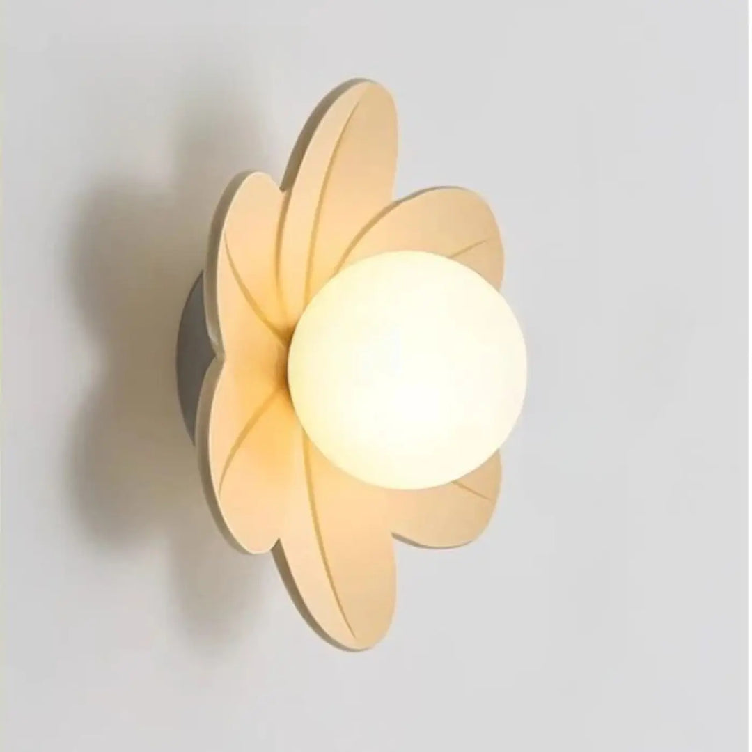 Applique murale antha en bois minimaliste avec diffuseur sphérique lumineux chaud au centre en forme de fleur