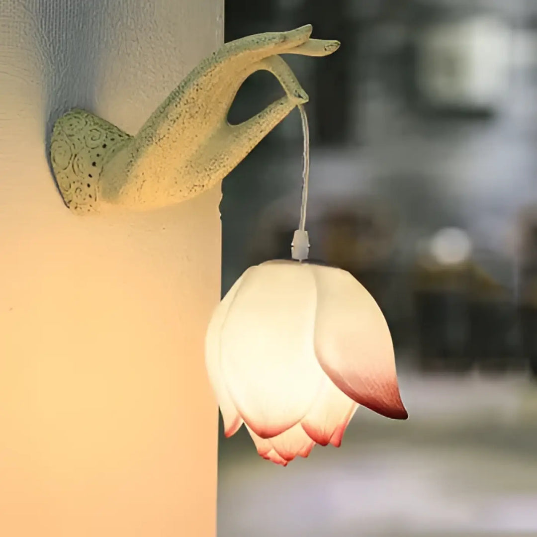 Applique murale artus en forme de lotus en céramique verte patinée avec lumière douce et design floral blanc et rose