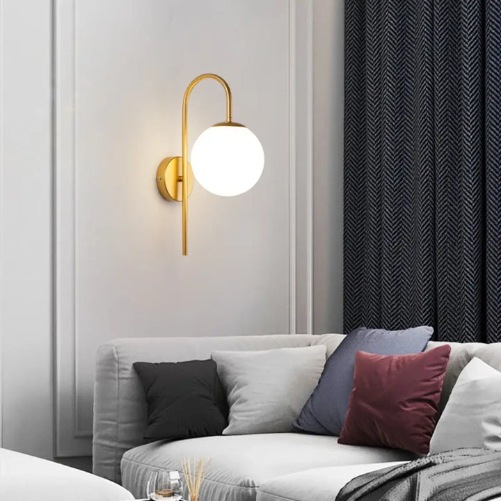 Applique murale design globe opalin noir ou doré chic