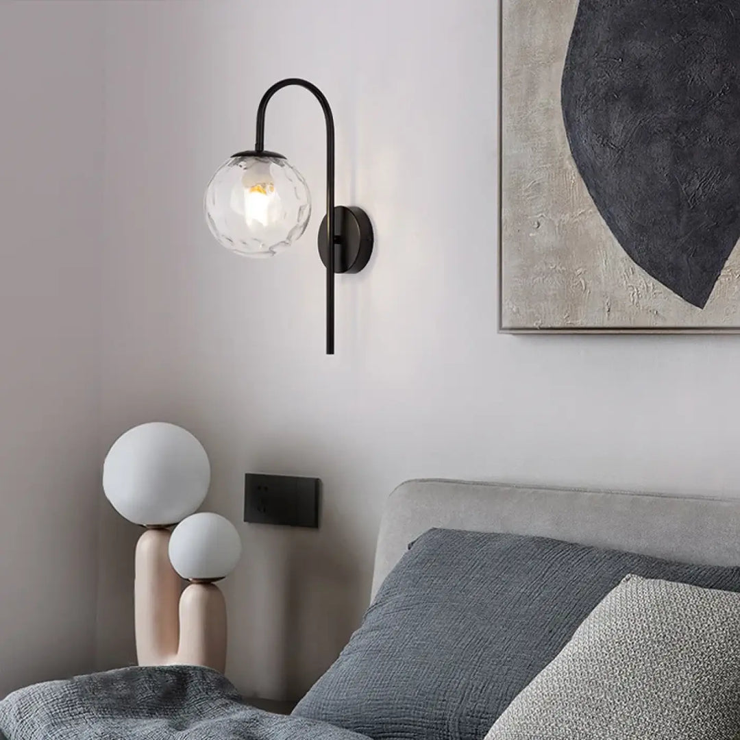 Applique murale design globe opalin noir ou doré chic