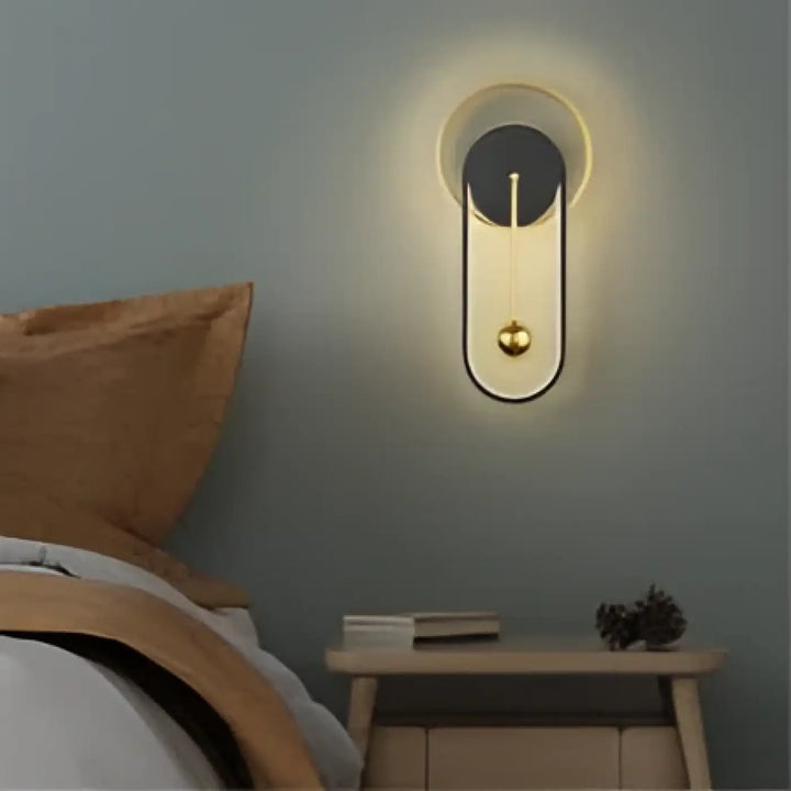 Applique murale dorano en métal doré avec design minimaliste et halo lumineux pour un éclairage d ambiance doux