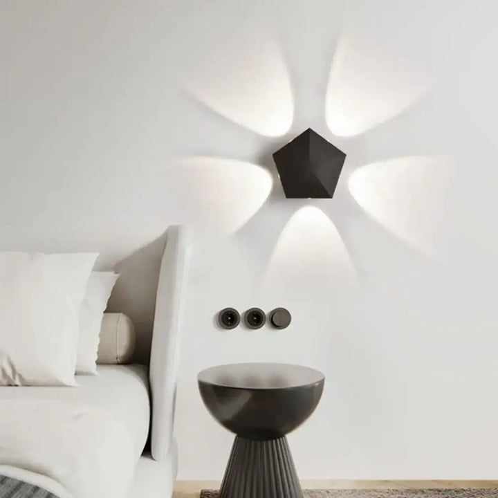 Applique murale design led minimaliste effet halo noir chic