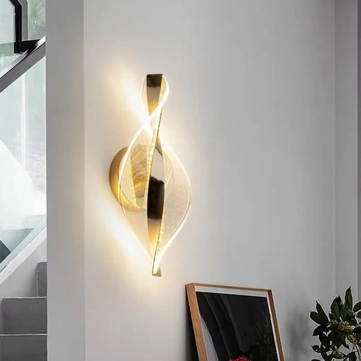 Applique design led sculpturale en métal doré élégance