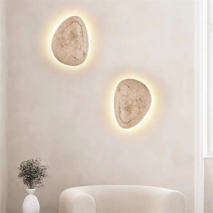Applique murale pierlune beige en pierre avec lumière chaude autour des bords pour décoration murale élégante