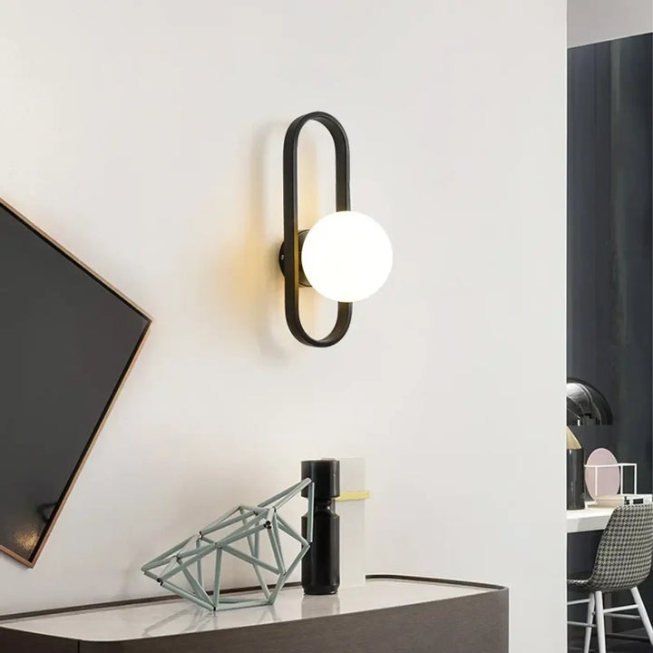 Applique murale design ovale avec globe blanc élégant