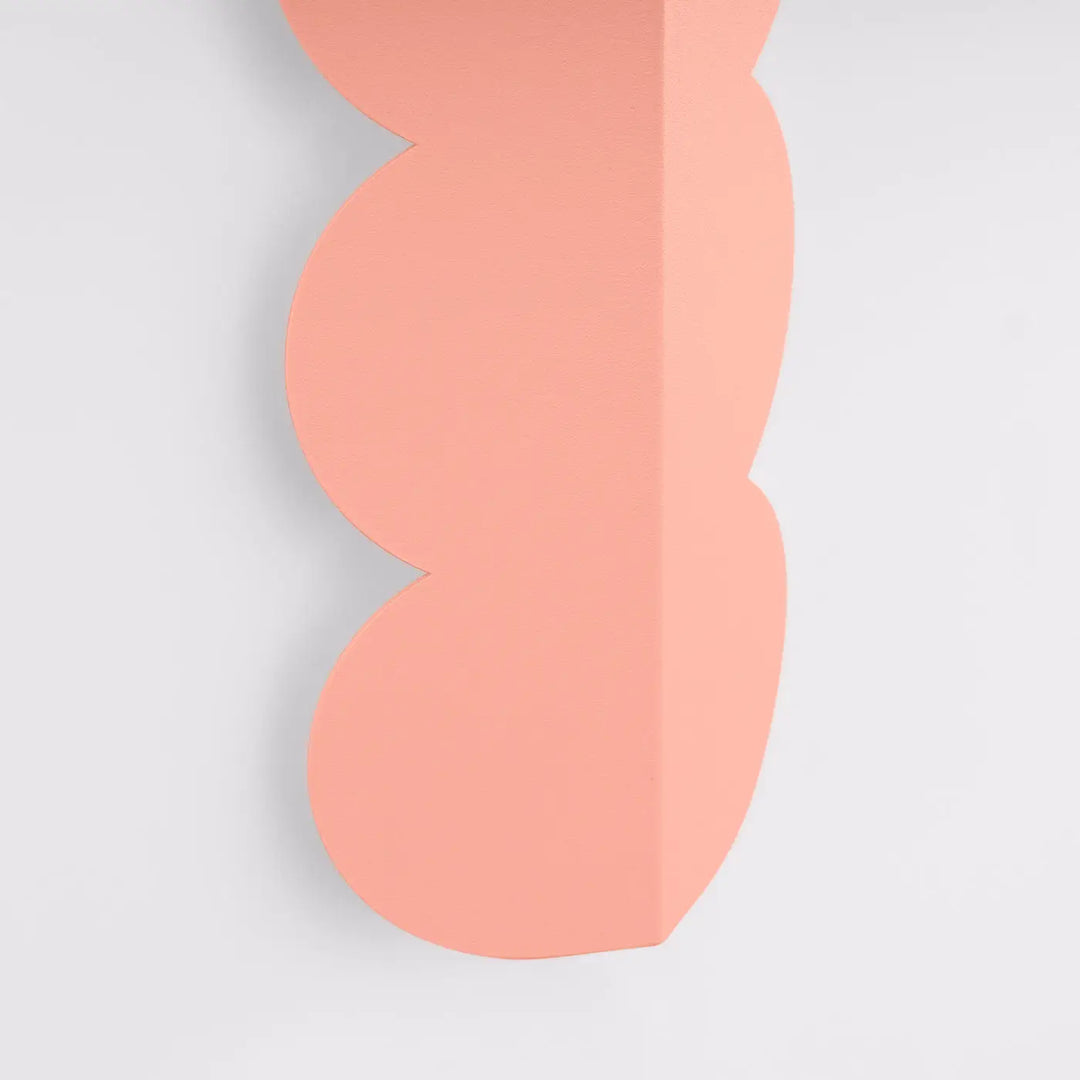 Applique murale biscuit peach en papier couleur pêche douce avec forme ondulée caractéristique pour luminaires biscuit allient compose d’une lampe