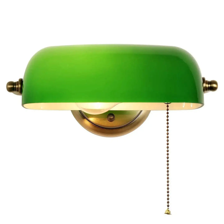 Applique murale design en verre vert vif avec accents en laiton et interrupteur à chaîne pour un éclairage élégant murale design