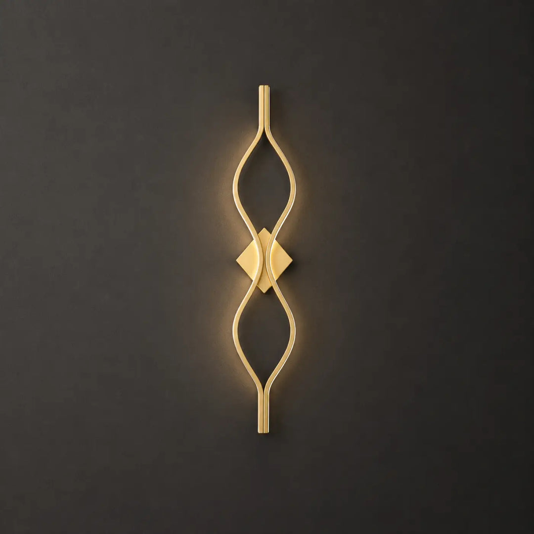 Applique murale alixa dorée moderne avec design double boucle fluide et centre illuminé diamant, idéale salle à manger ou chambre