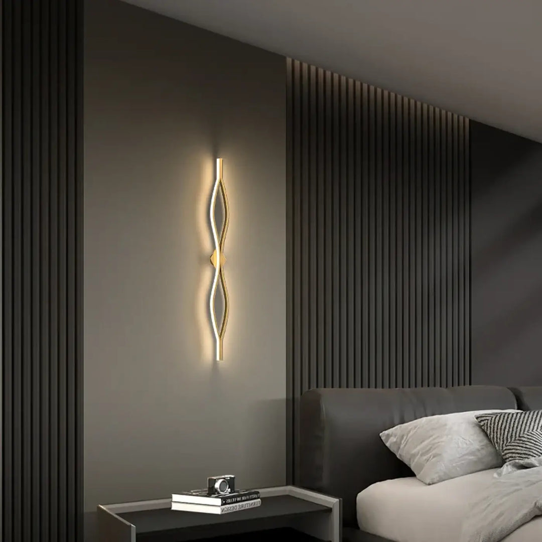 Applique murale alixa en métal doré avec design moderne minimaliste idéale pour salle à manger ou chambre