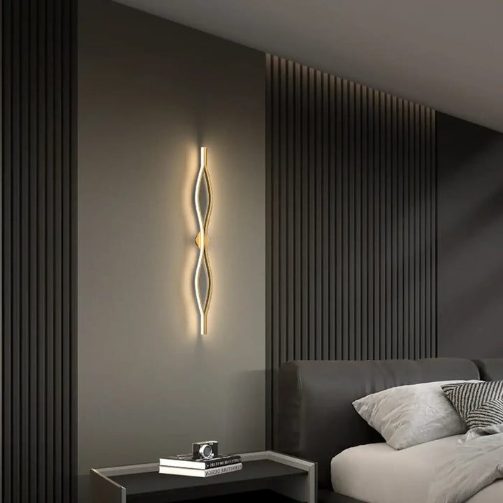 Applique murale alixa en métal doré avec design moderne minimaliste idéale pour salle à manger ou chambre