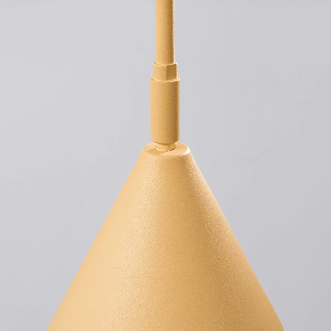 Applique murale nox or beige avec abat-jour géométrique en forme exceptionnellement légère et finition mate moderne