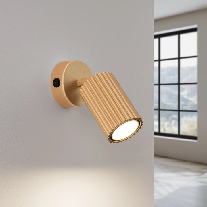 Applique murale avec interrupteur karbona or en design minimaliste avec spotlight orientable et ampoules gu10 interchangeables