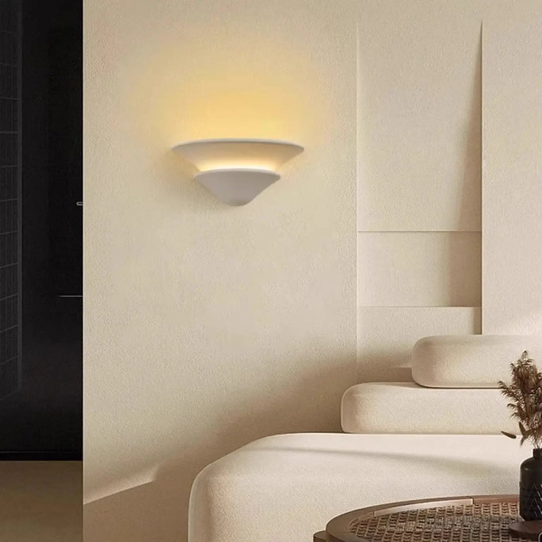 Applique murale decli en céramique blanche moderne avec design minimaliste pour lumière ambiante et décoration intérieure élégante