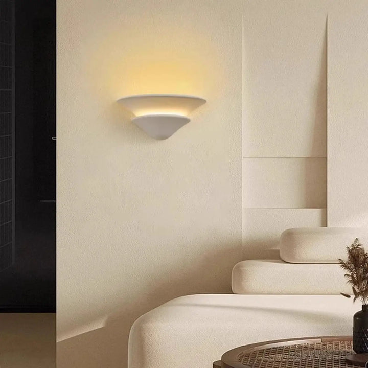 Applique murale decli en céramique blanche moderne avec design minimaliste pour lumière ambiante et décoration intérieure élégante