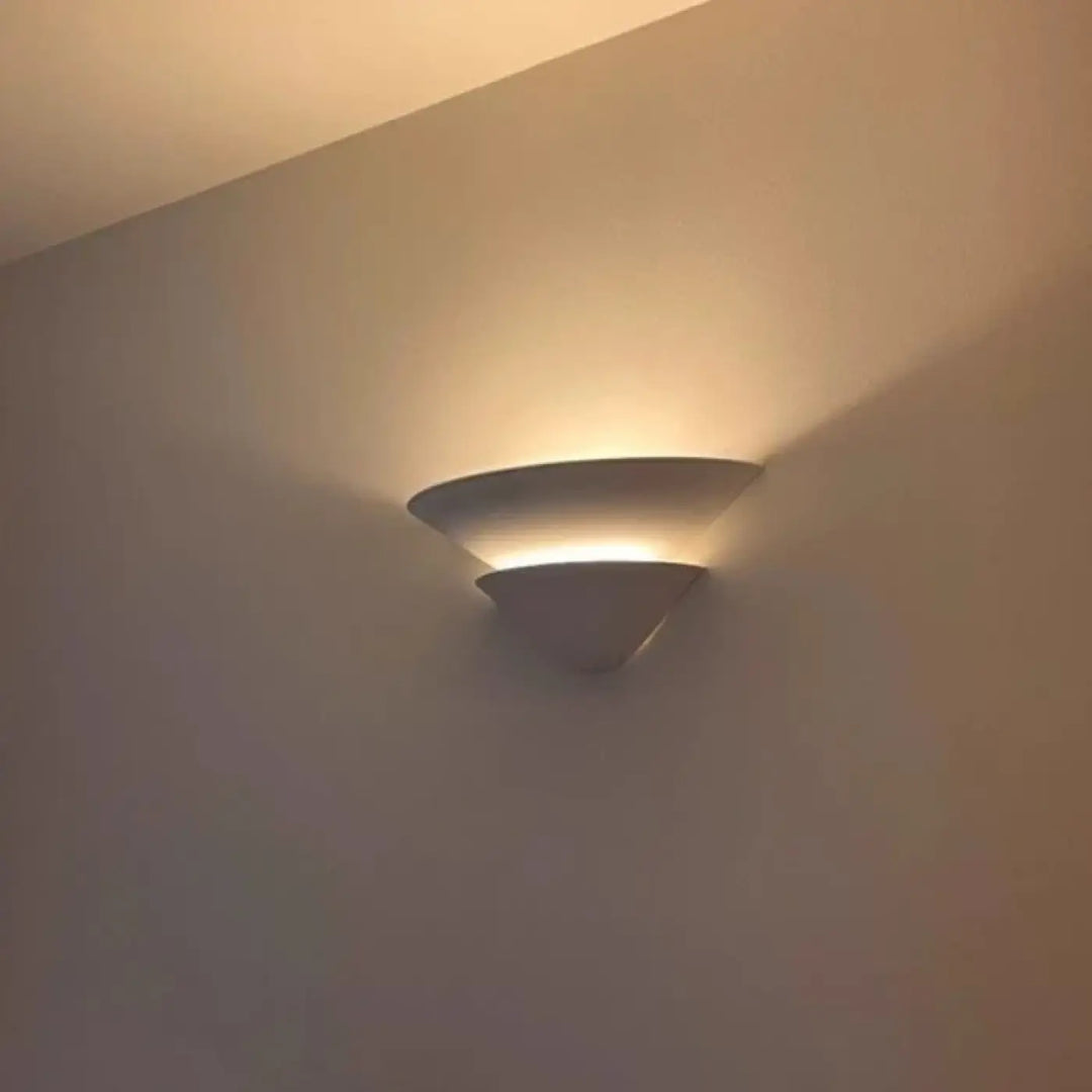 Applique murale décli en céramique blanche mate avec lumière ambiante pour décoration intérieure murale élégante