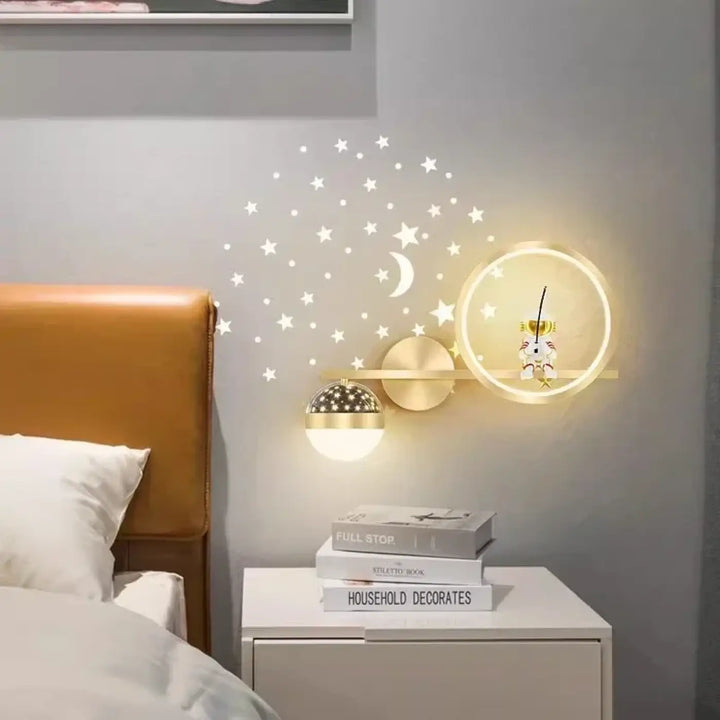 Applique Murale Étoilée Avec Petit Astronaute Design Spatial