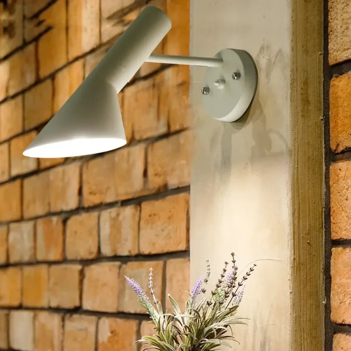 Applique murale eluna blanche minimaliste avec faisceau directionnel à bras métallique pour décoration intérieure élégante