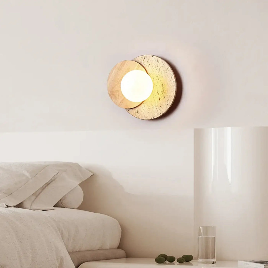 Applique murale sabia forme d’éclipse lunaire avec deux disques superposés en bois naturel pour décoration intérieure moderne