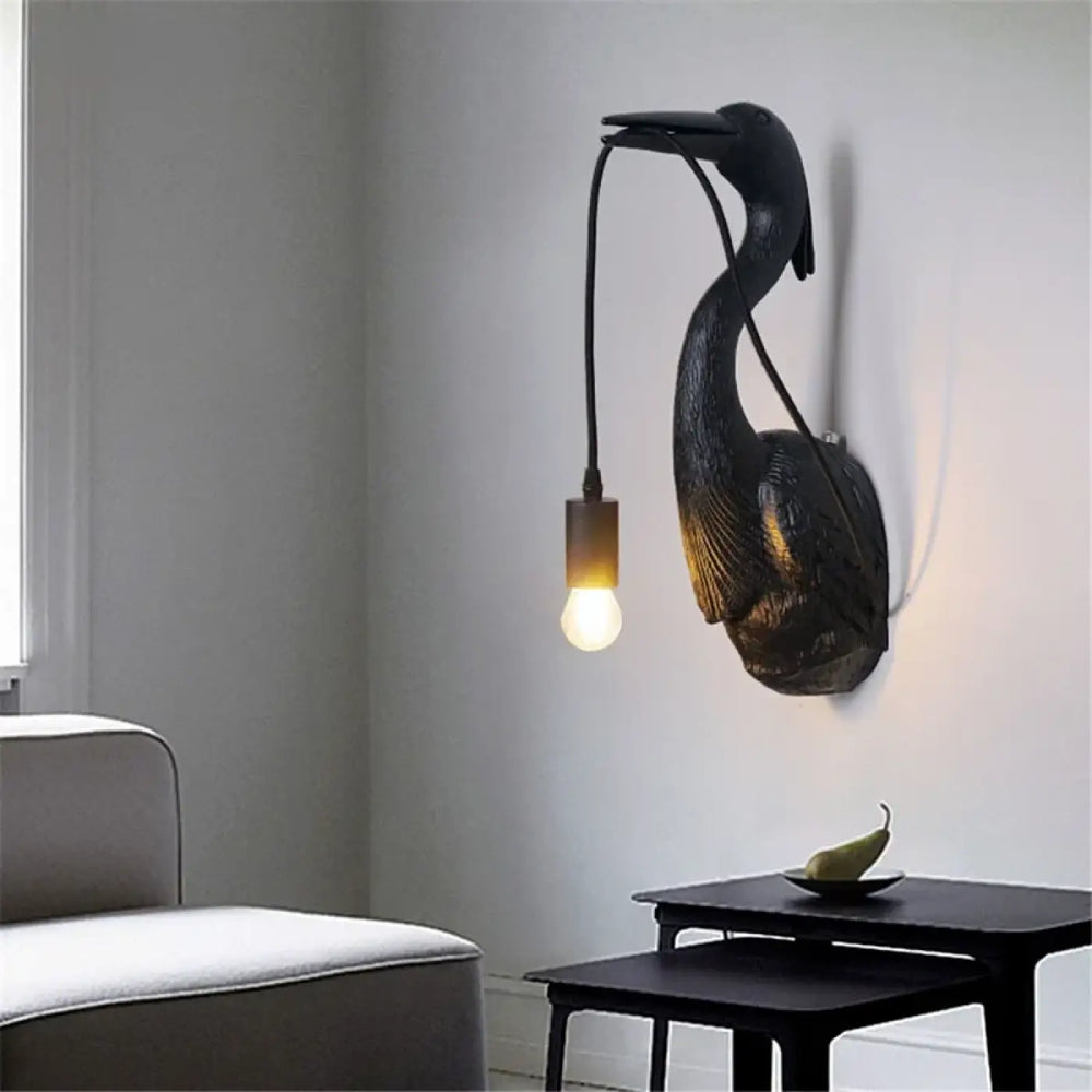 Applique murale en fer forgé noir en forme de pélican avec ampoule suspendue pour une touche artistique élégante