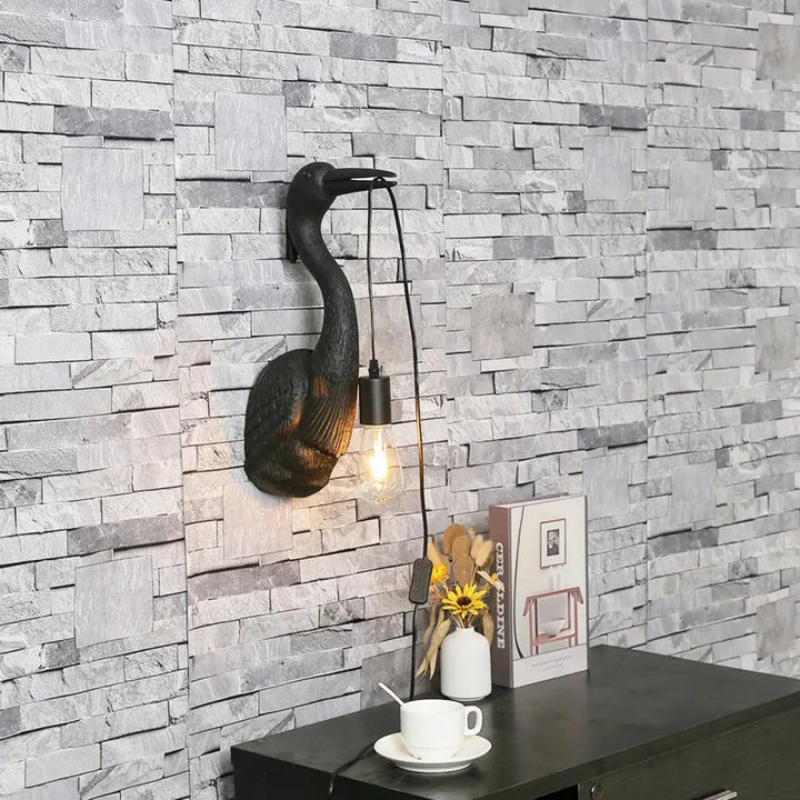 Applique murale noire en fer forgé en forme d’oie avec ampoule suspendue edison pour une touche artistique élégante