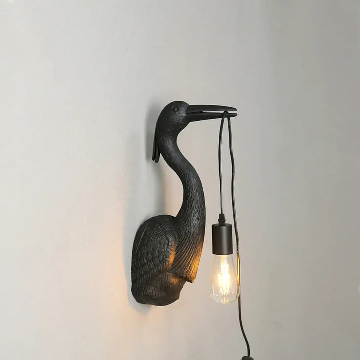 Applique murale en fer noir en forme de héron avec ampoule suspendue edison pour une touche artistique élégante