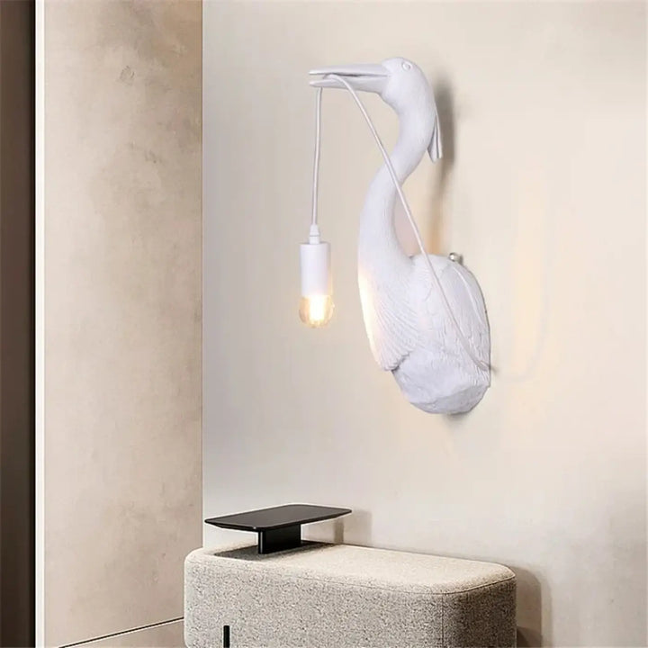 Applique murale becko en forme de pélican blanc avec ampoule suspendue pour une touche artistique élégante