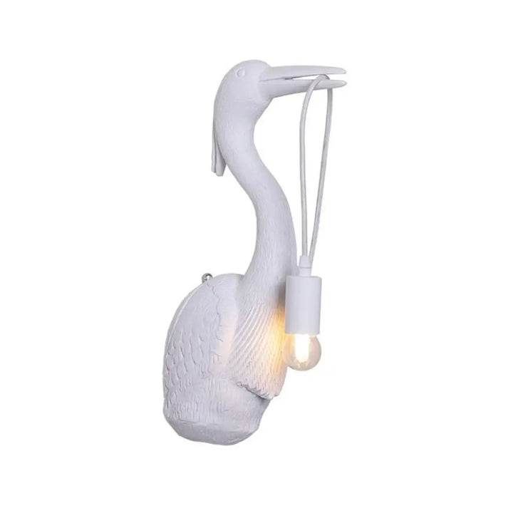 Applique murale blanche en forme de pélican avec surface texturée et ampoule suspendue pour une touche artistique