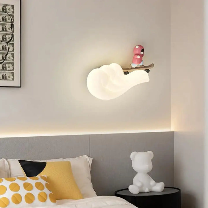 Applique murale en forme de nuage blanc doux avec figurine décorative rose sur skateboard qui transforme instantanément l ambiance