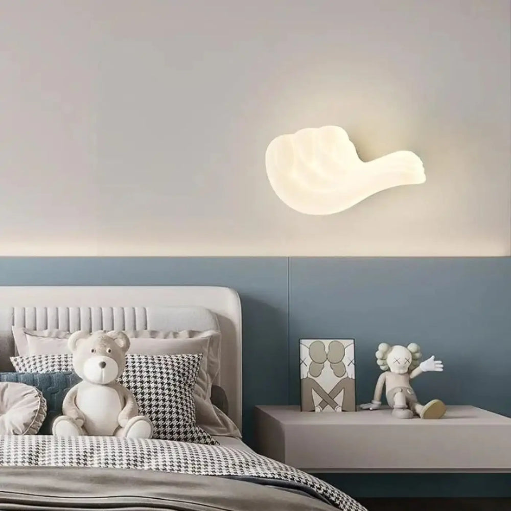 Applique murale manova en forme de nuage doux off-white avec finition mate lisse transforme instantanément une pièce en figurine décorative
