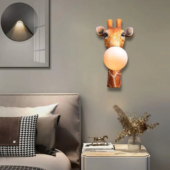 Applique murale girafe murale marron et orange avec lampe sphérique blanche lumineuse modèle marbella
