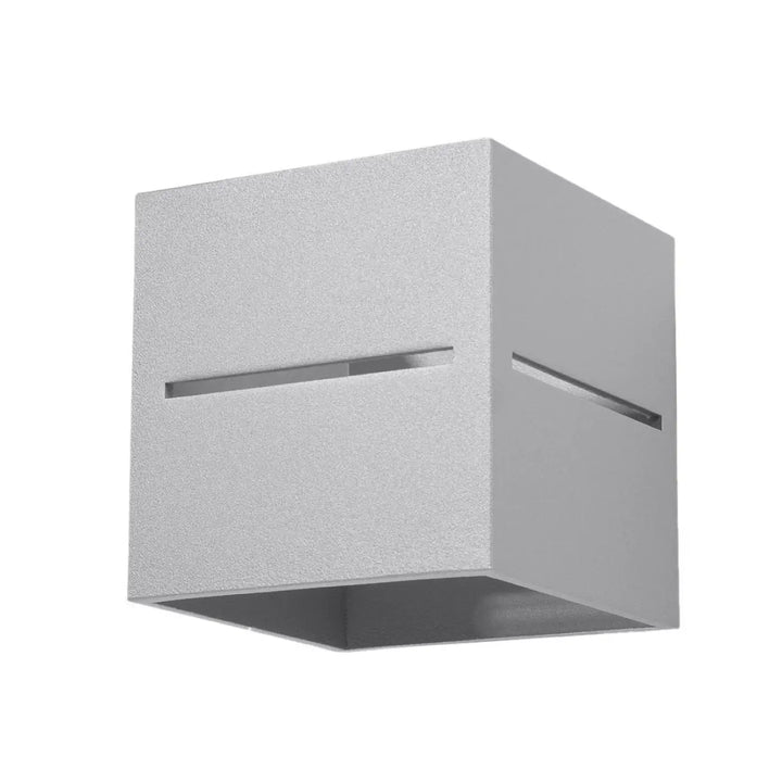 Applique murale lobo gris moderne en forme de cube avec finition mate argentée et perforation linéaire double pour extérieur