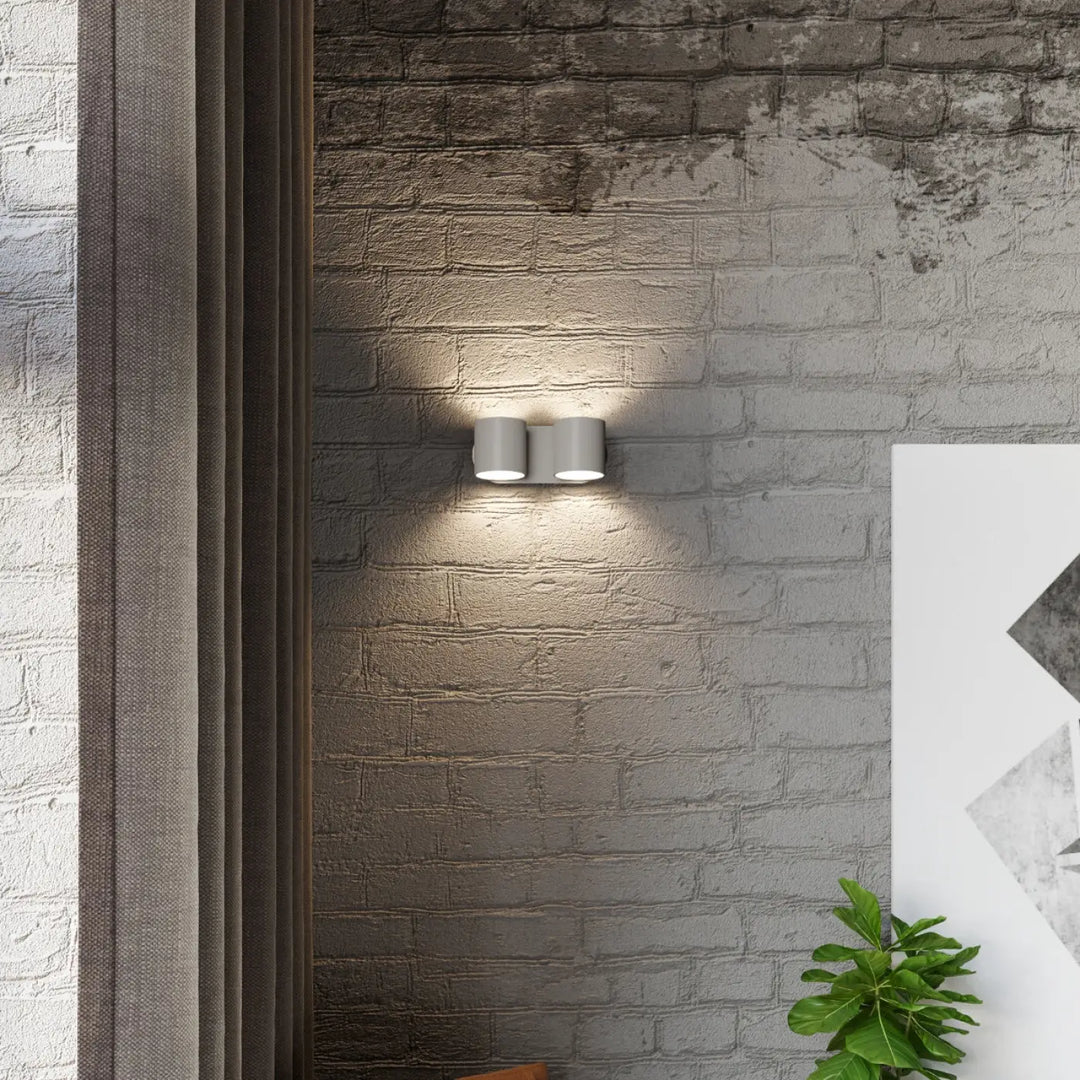 Kinkiet orbis gris en métal cylindrique avec bois naturel émet une lumière chaude moderne pour mur intérieur