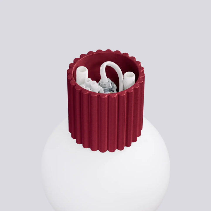 Applique murale halo bordeaux avec douille rouge côtelée et base en verre pour lampe halo sphère laiteuse bureau décorative