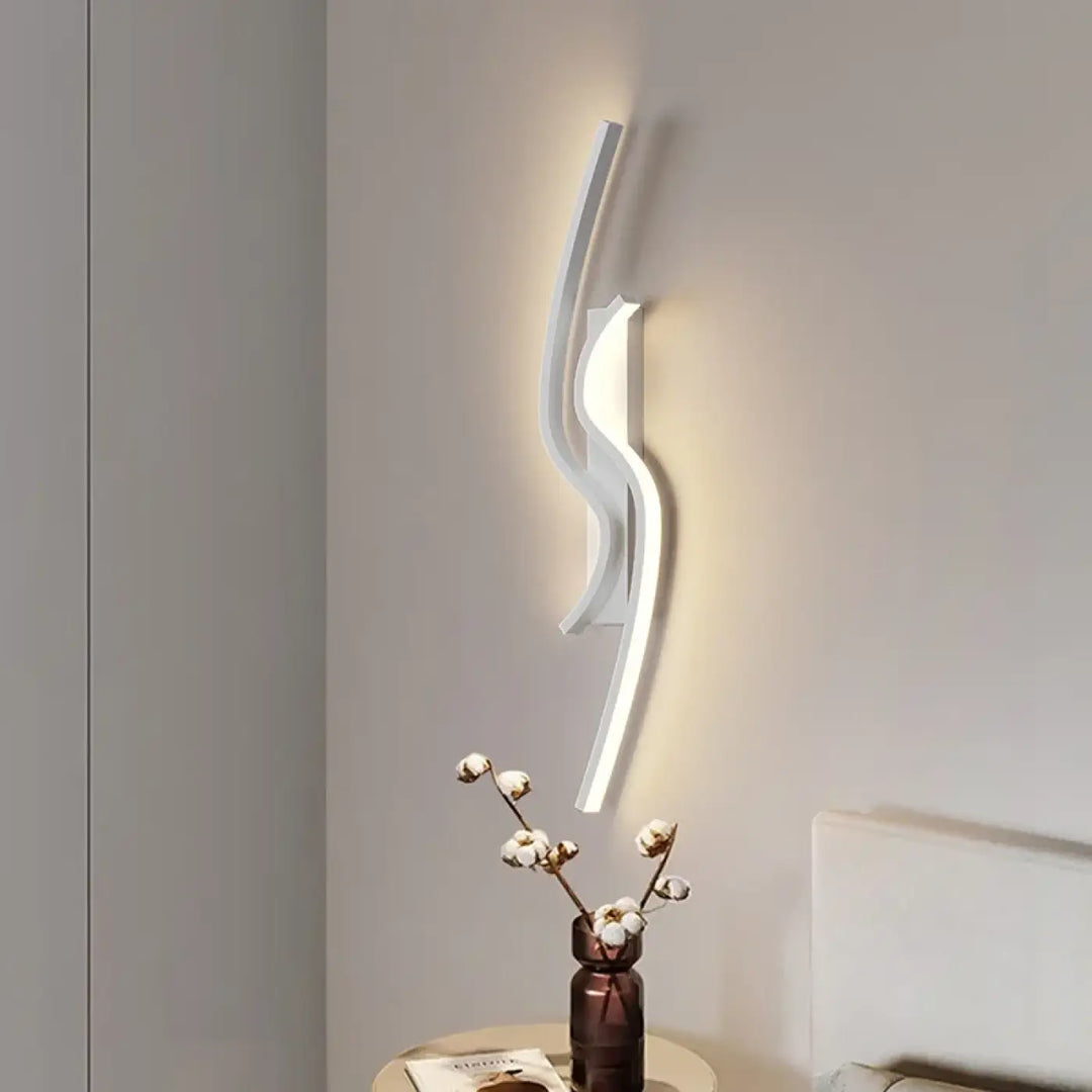 Applique murale LED avec deux barres courbées comme une vague

