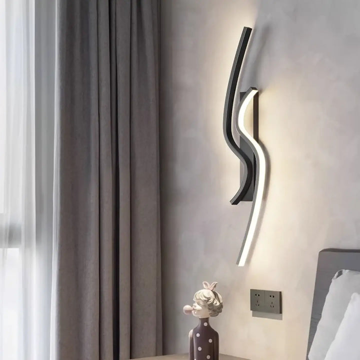 Applique murale LED avec deux barres courbées comme une vague

